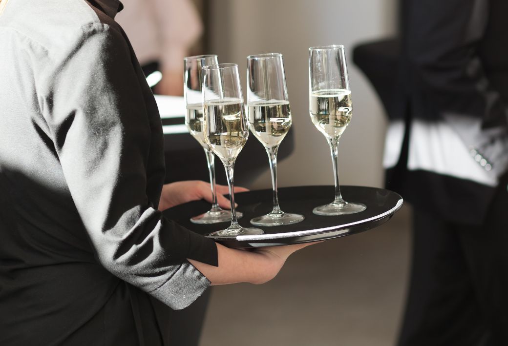 etterem-felszolgalasi-dij-2026