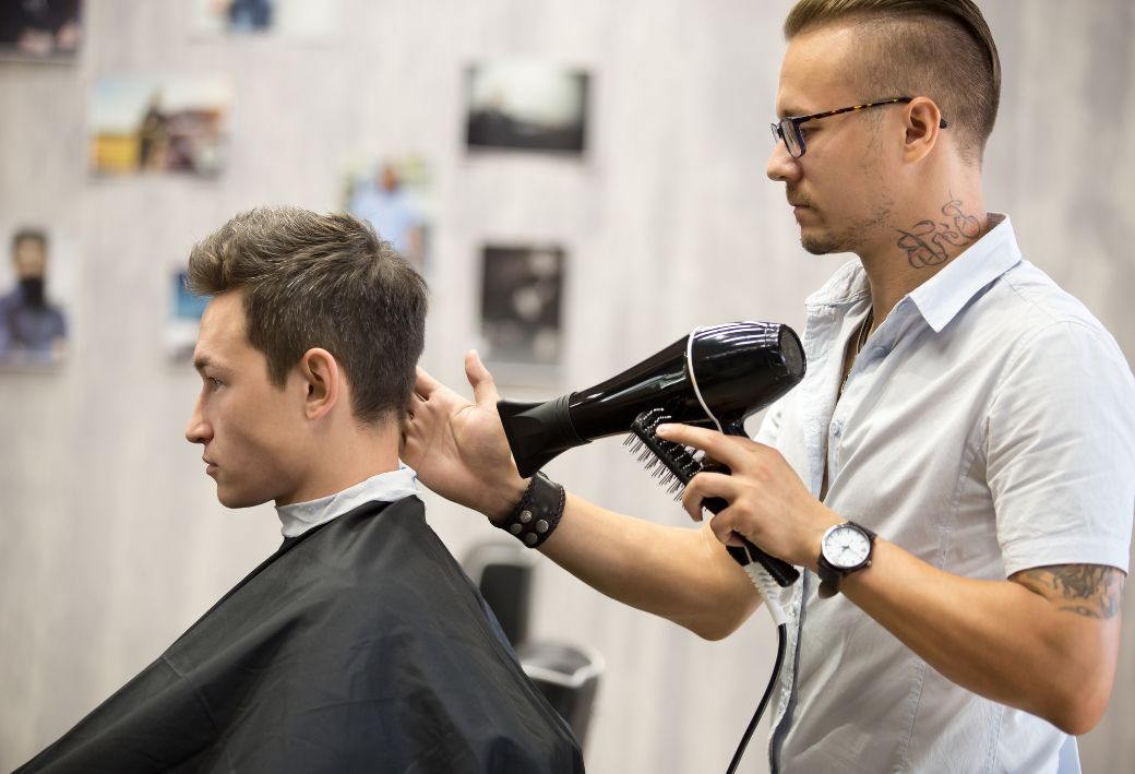 kata-vallalkozas-fodrasz